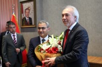 ATATÜRK BULVARI - Kütahya'nın Yeni Belediye Başkanı Prof. Dr. Alim Işık, Görevi Devraldı