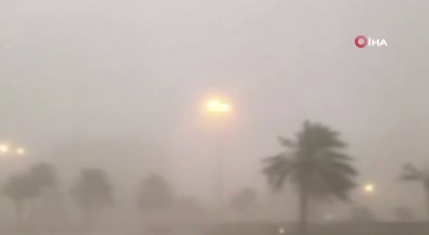 Kuveyt'te Kum Fırtınası Hayatı Felç Etti