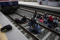 ÇADIR KENT - Mülteciler Atina Tren İstasyonunu işgal etti