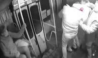 Otobüste Kadınları Öldüresiye Dövdüler