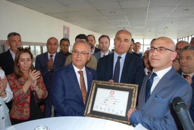 Salihli'de Başkan Kayda Mazbatasını Aldı