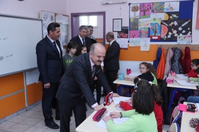 Vali Çakacak, Dumlupınar İlkokulu'nu Ziyaret Etti