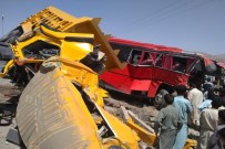 KETTA - Yolcu Otobüsüne Damperli Kamyon Çarptı Açıklaması 6 Ölü, 21 Yaralı