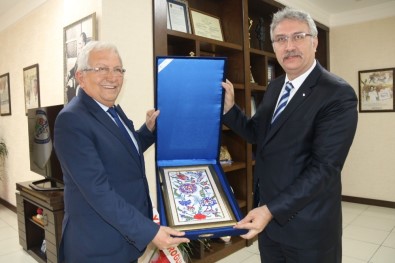 Erdemir Genel Müdürü Oral, Başkan Posbıyık'ı Ziyaret Etti