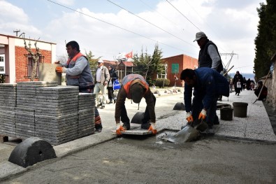 Fen İşleri Ekipleri 8 Mahallede Birden Çalışıyor