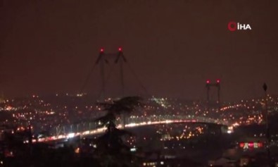 İstanbul'un Simgelerinin Işıkları Söndürüldü