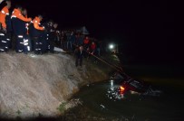 Uşak'ta 5 Genç Otomobille Gölete Uçtu