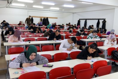 AİÇ Üniversitesinde İlk 'Dijital Okur-Yazarlık' Dersi Sınavı Yapıldı