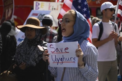 Çin'in Uygur Türklerine Zulmü Hollywood'da Protesto Edildi