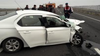 ZENGEN - Konya'da Otomobil Tıra Arkadan Çarptı Açıklaması 2 Yaralı