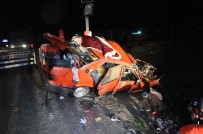 BALLıK - Sandıklı'da Trafik Kazası Üç Kişi Ağır Yaralandı