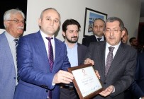 RAFET VERGİLİ - Başkan Vergili Mazbatasını Aldı