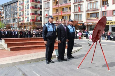 Çan Belediye Başkanı Öz  Atatürk Büstüne Çelenk Bıraktı