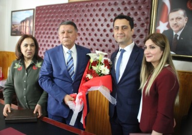 Erzin Belediye Başkanı Elmasoğlu Görevi Devraldı