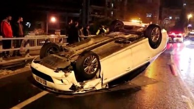 İzmir'de Kaza Yapan Sürücü Otomobili Bırakıp Kaçtı