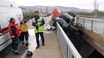 Köprünün Bariyerlerine Çarpan Taksi Yandı Açıklaması 1 Ölü, 1 Yaralı Haberi