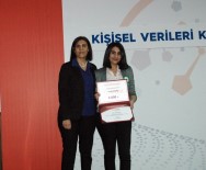 SİYASİ PARTİLER - Lise Öğrencisi, Sloganıyla Türkiye İkincisi Oldu