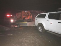 KURTARMA EKİBİ - Mahsur Kalan Şahıs Traktörün İzinden Bulundu