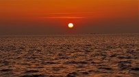 ŞEHIR HATLARı VAPURLARı - (Özel) Deniz Üstündeki Gün Batımı Hayran Bıraktı