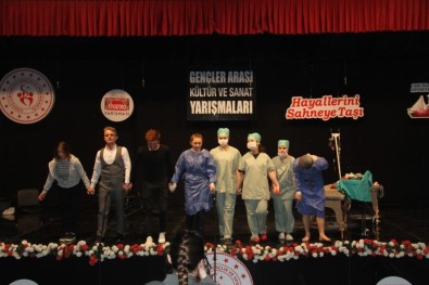 Akyazı Belediyesi Tiyatro Topluluğu Marmara 4'Üncüsü Oldu