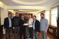 KARAHISAR - Gazeteciler Müdür Gürsel'i Duygulandırdı