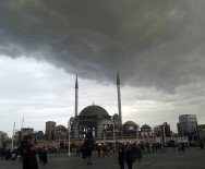 GÜNEŞLİ HAVA - İstanbul'da Sağanak Yağış Etkisini Gösterdi