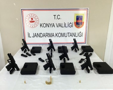 Konya'da 7 Adet Glock Marka Silah Kaçak Yolla Satılırken Ele Geçirildi