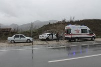 SULUCA - Tosya'da Trafik Kazası Açıklaması 2 Yaralı