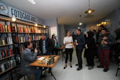 Yazar Gökyıldız'a Çitlembik Kahvesi Sürprizi