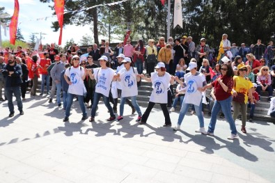 Bolu'da, 1 Mayıs Emek Ve Dayanışma Günü Coşkuyla Kutlandı