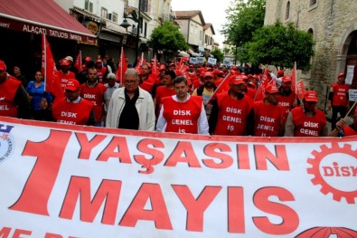 İzmir'in İlçelerini 1 Mayıs Coşkusu Sardı