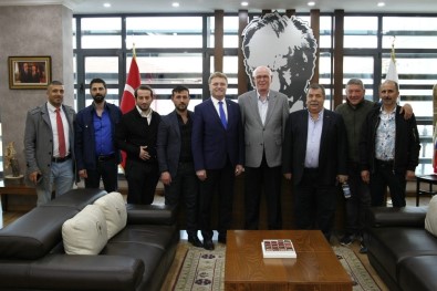 Lokantacılar Odasından Başkan Kazım Kurt'a Tebrik Ziyareti