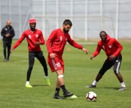 LEFTER KÜÇÜKANDONYADİS - Sivasspor'da, Başakşehir Hazırlıkları Sürüyor