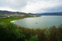 ÇEVRELI - Su Seviyesi Yükseldi, Kayalık Suya Gömüldü