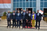 DAVUT GÜL - Vali Gül'e Türk Bayraklı Halı