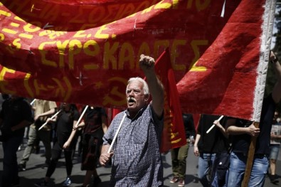 Yunanistan 1 Mayıs'ı Barışçıl Protesto Yürüyüşleri İle Kutladı