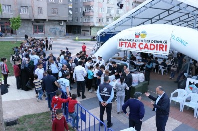 Diyarbakır Siirtliler Derneği'nden 2 Bin Kişilik İftar Çadırı