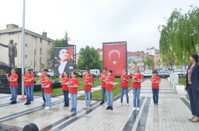 İşaret Diliyle İstiklal Marşı Okudular