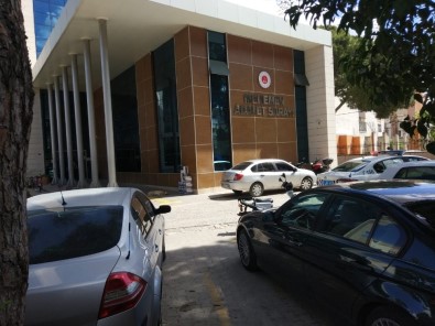 İzmir'de Tefeci Çete Operasyonunda 10 Tutuklama