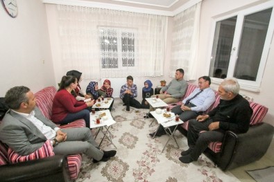 Kaymakam Sezen Ve Başkan Özdoğan İftarını Görsel Ailesi İle Açtı