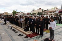 MEVLANA MÜZESİ - Konya'da Ramazan'ın İlk Cuma Namazında Camiler Doldu Taştı