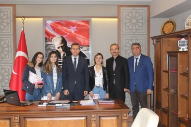 'Kuaförüm Okulda' Projesinin Kuaförleri Ödüllerini Aldı