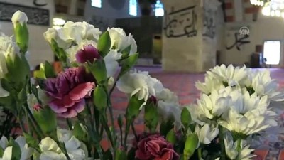 Osmanlı Geleneği Gereği Eski Cami Çiçeklerle Donatıldı