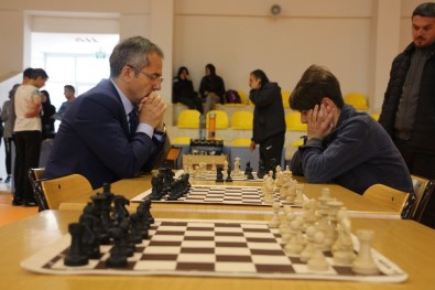 Tosya'da Lise Öğrencilerine Yönelik Satranç Turnuvası Düzenlendi