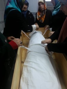 Trabzon'da Cenaze Hizmetleri Kursuna Bayan İlgisi