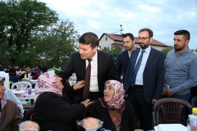 Aksaray Belediyesinin İlk İftarında 2 Bin Kişi Bir Araya Geldi