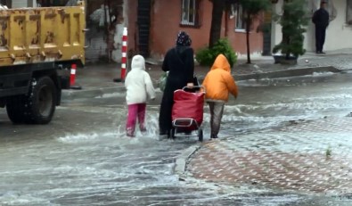 Arnavutköy Sağanak Yağış Etkili Oldu