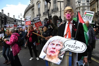 Filistin'i Destekleyen Binlerce Kişi Londra'da Yürüdü
