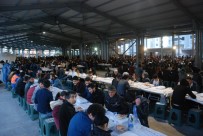 İFTAR YEMEĞİ - Kapalı Pazar Yerinde 3 Bin Kişiye İftar Yemeği