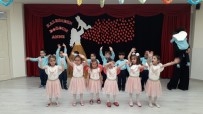 ANNELER GÜNÜ - Miniklerden Annelerine Sürpriz Gösteri